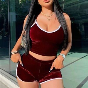 Pre-Loved Fashion Nova She’s a flirt velvet short set - burgundy